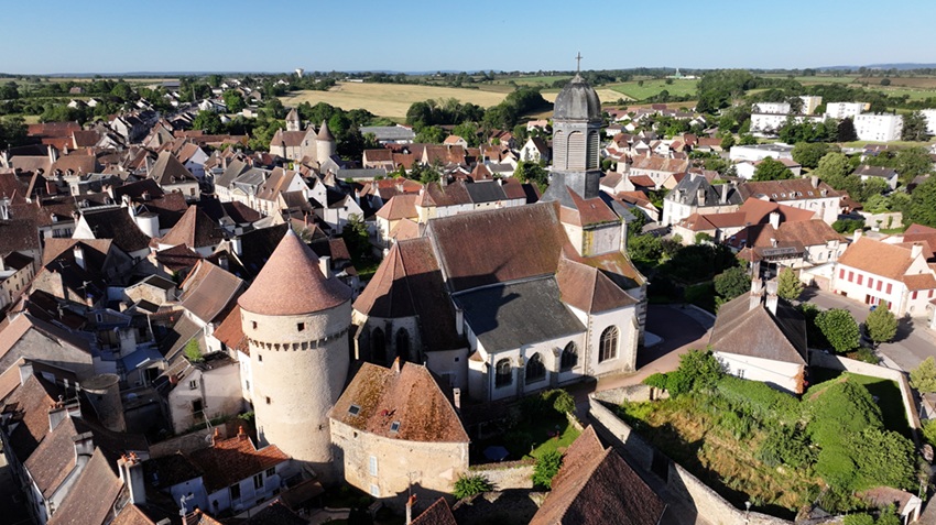 Visite guidée d’Arnay-le-Duc : entre patrimoine en danger et trésors rénovés